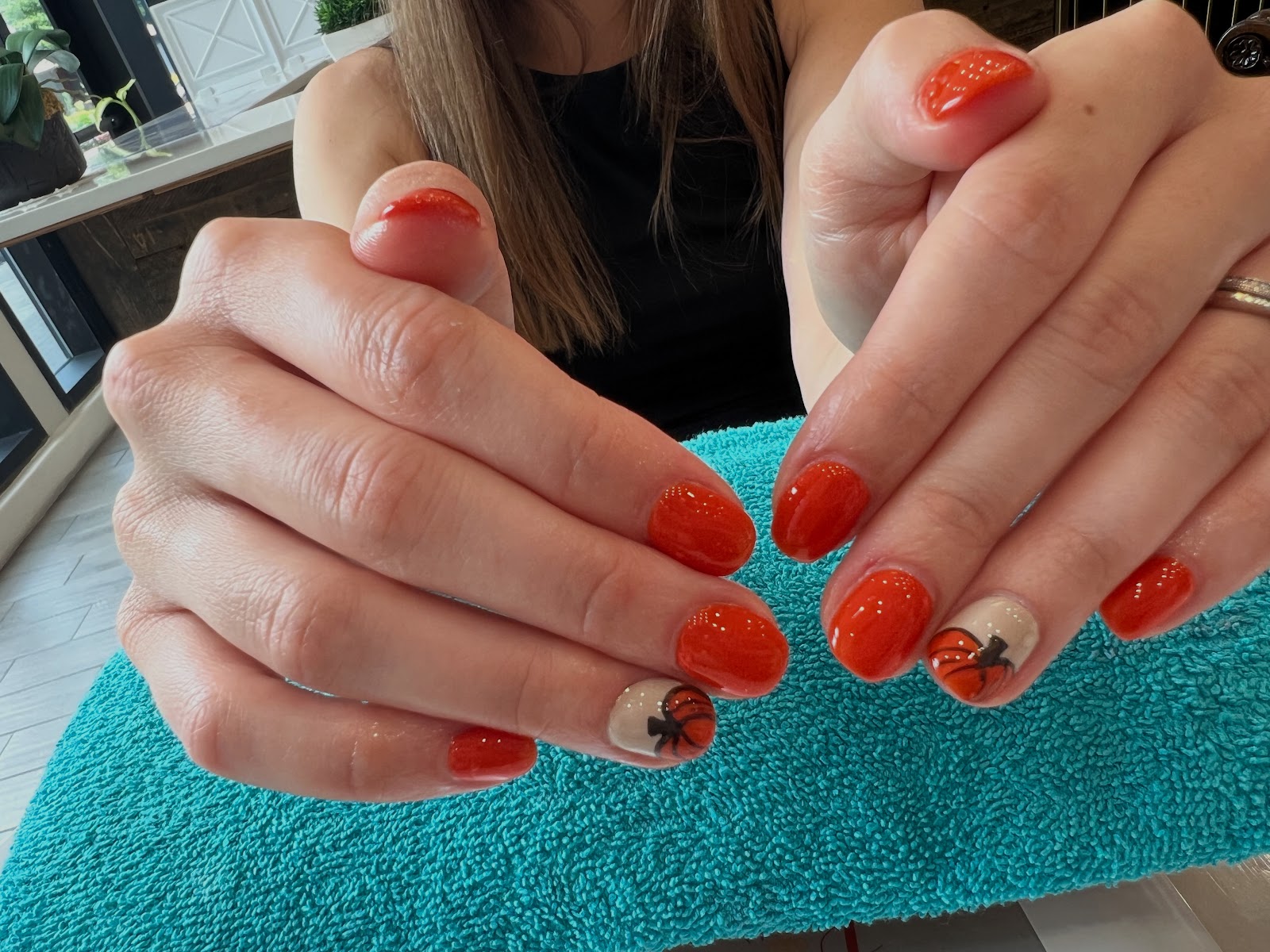 Vintage Nail Bar logo